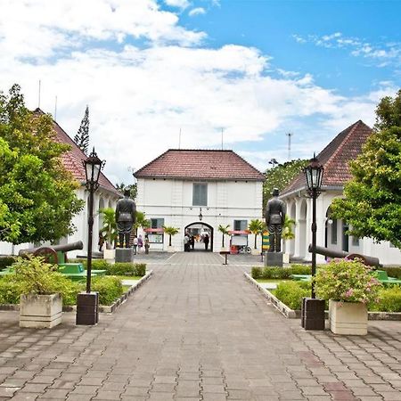 Oyo 90804 Oma Uti Homestay Syariah Джокьякарта Экстерьер фото