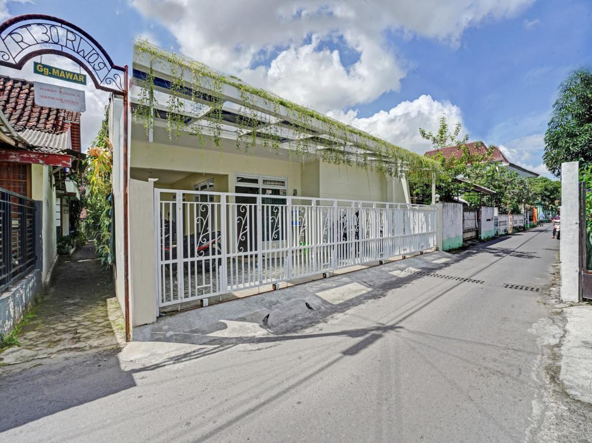 Oyo 90804 Oma Uti Homestay Syariah Джокьякарта Экстерьер фото