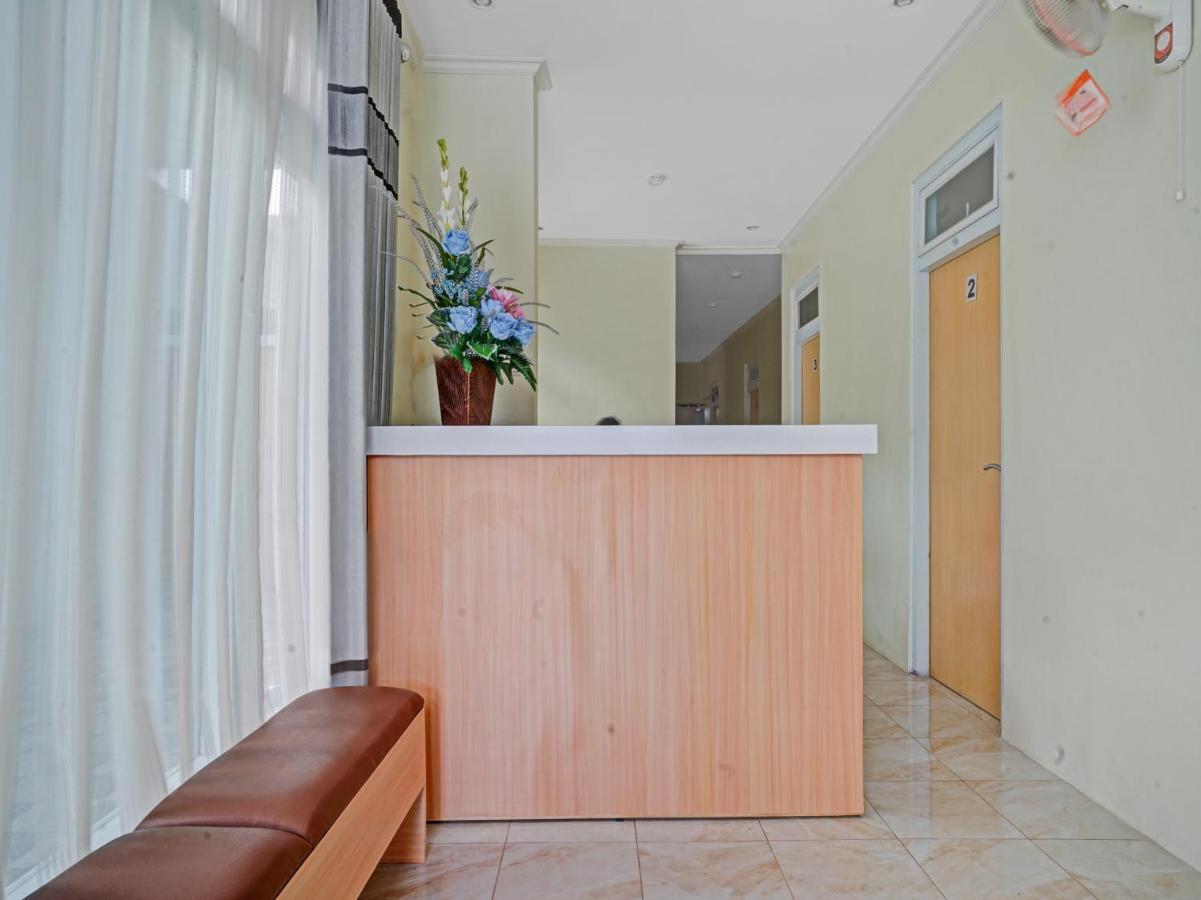 Oyo 90804 Oma Uti Homestay Syariah Джокьякарта Экстерьер фото