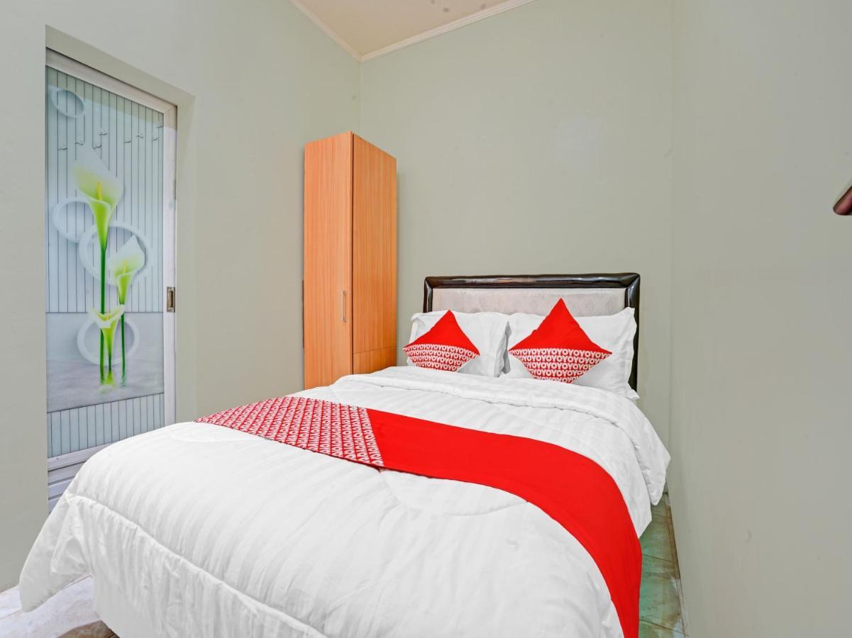 Oyo 90804 Oma Uti Homestay Syariah Джокьякарта Экстерьер фото