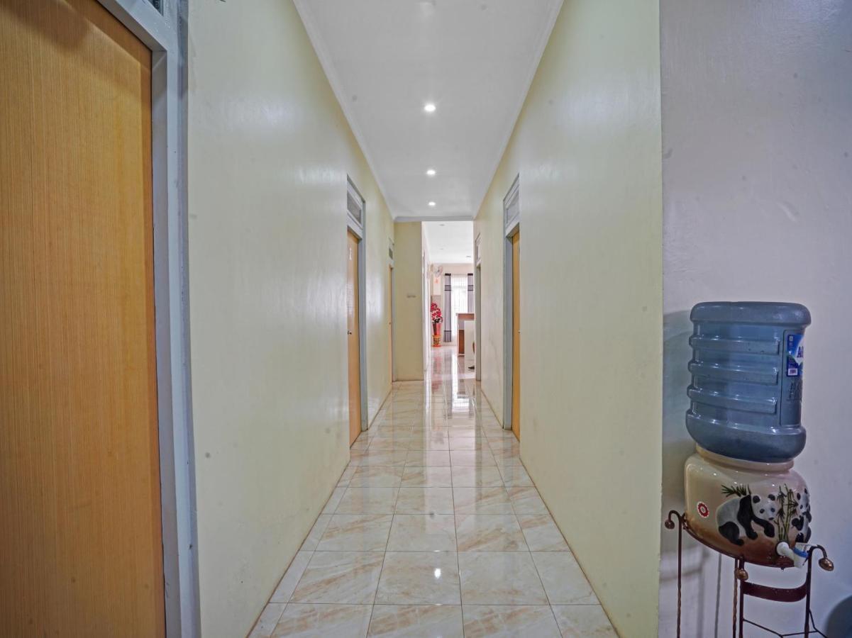Oyo 90804 Oma Uti Homestay Syariah Джокьякарта Экстерьер фото