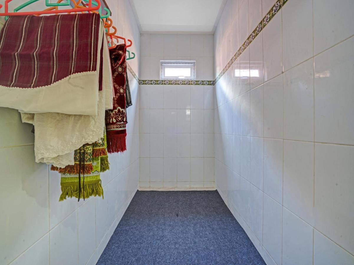 Oyo 90804 Oma Uti Homestay Syariah Джокьякарта Экстерьер фото