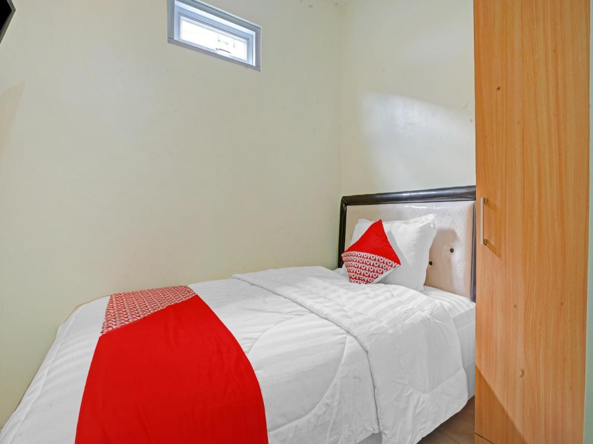 Oyo 90804 Oma Uti Homestay Syariah Джокьякарта Экстерьер фото