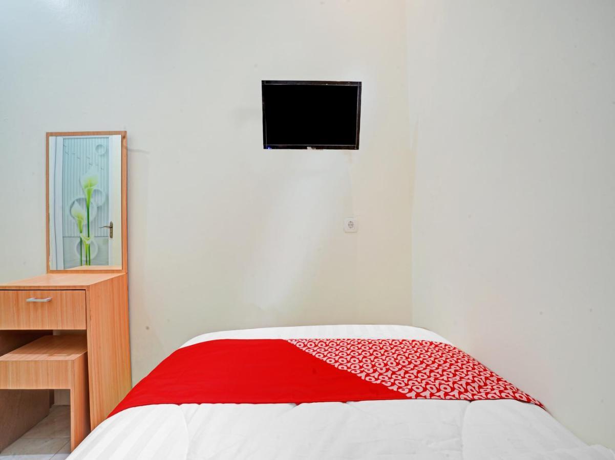 Oyo 90804 Oma Uti Homestay Syariah Джокьякарта Экстерьер фото
