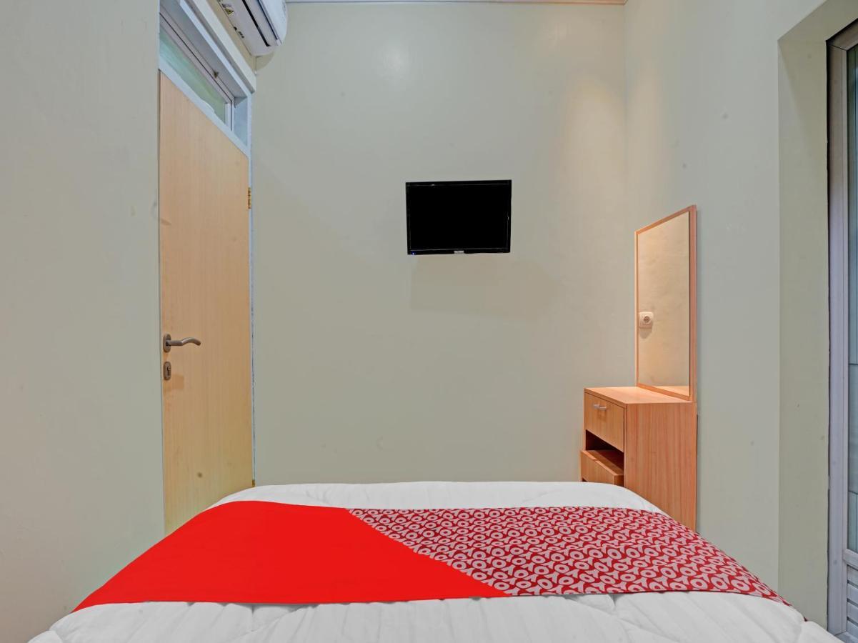 Oyo 90804 Oma Uti Homestay Syariah Джокьякарта Экстерьер фото