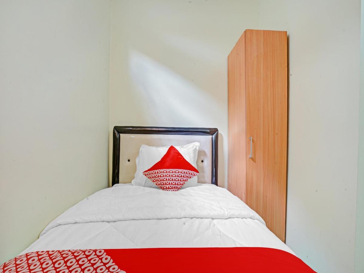 Oyo 90804 Oma Uti Homestay Syariah Джокьякарта Экстерьер фото