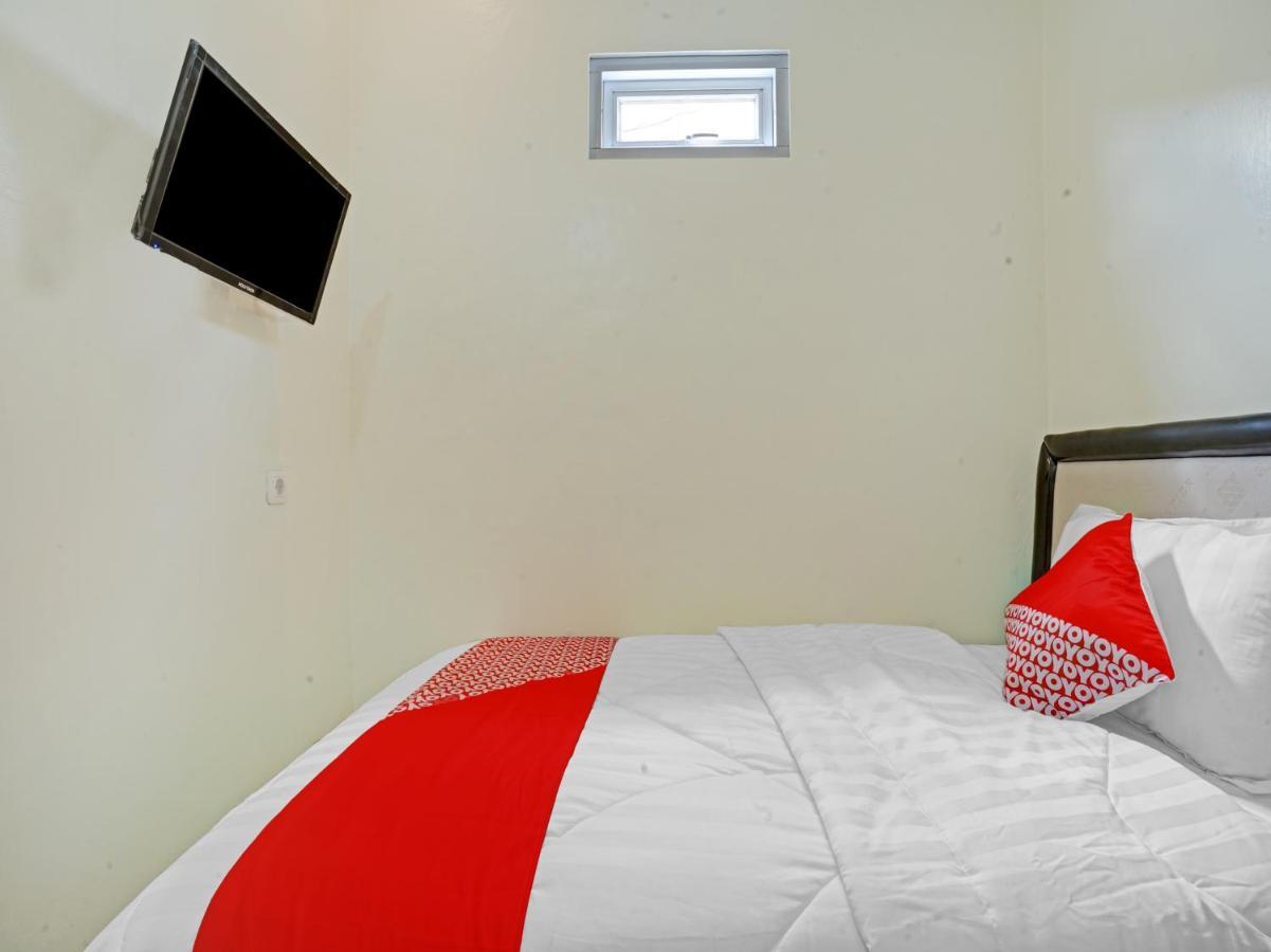 Oyo 90804 Oma Uti Homestay Syariah Джокьякарта Экстерьер фото