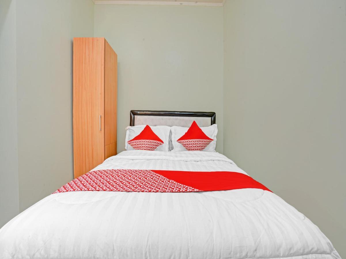 Oyo 90804 Oma Uti Homestay Syariah Джокьякарта Экстерьер фото
