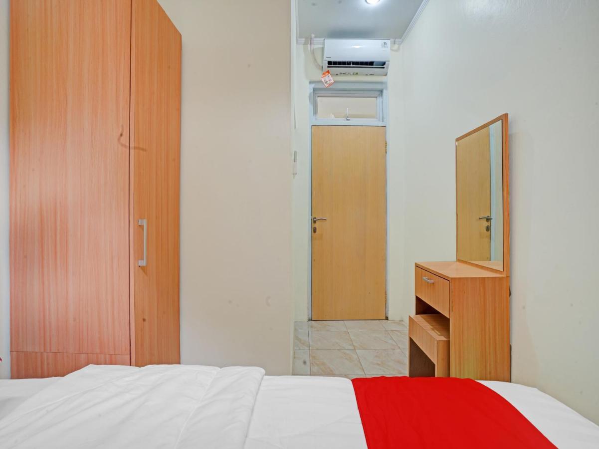Oyo 90804 Oma Uti Homestay Syariah Джокьякарта Экстерьер фото